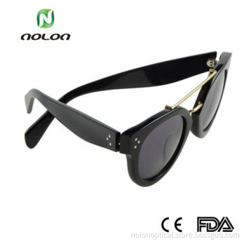 Acetate sunglasses in black with gold metal